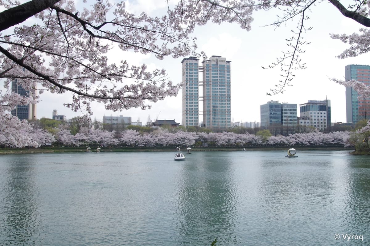 Seokchon Lake